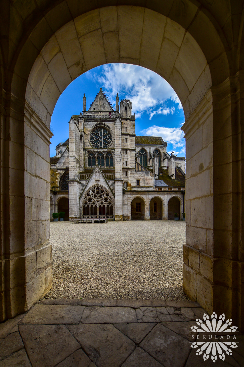 Opactwo w Auxerre (fr. Abbaye Saint-Germain d'Auxerre); Bourgogne-Franche-Comté, Francja.