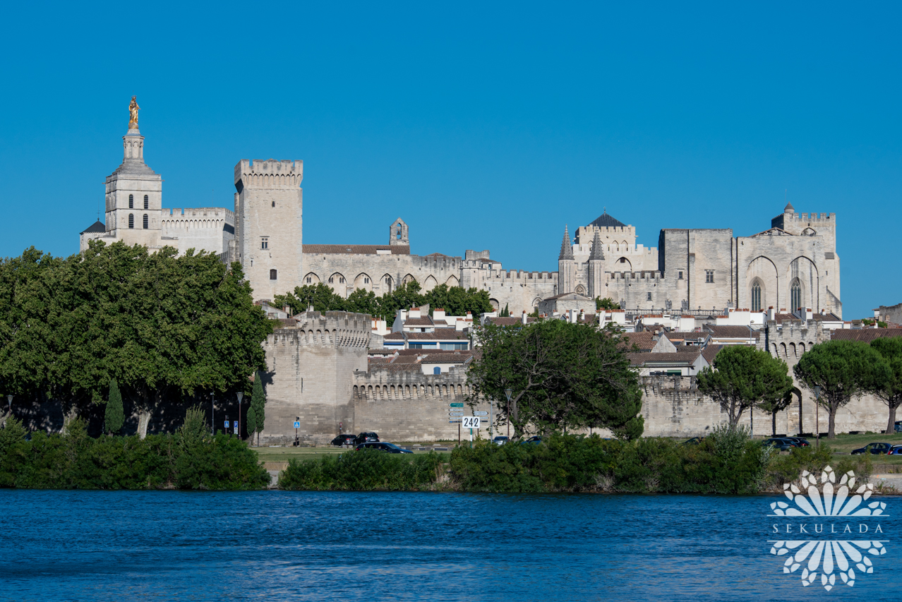 Pałac papieski w Awinionie (fr. Palais des papes); Prowansja-Alpy-Lazurowe Wybrzeże; Francja.