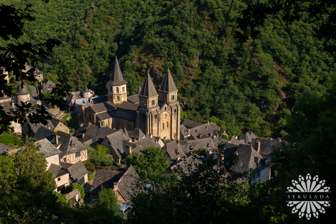 Kościół św. Fides w opactwie w Conques (fr. Abbatiale Sainte-Foy de Conques, oks. Abadiá de Santa Fe de Concas); Oksytania, Francja.