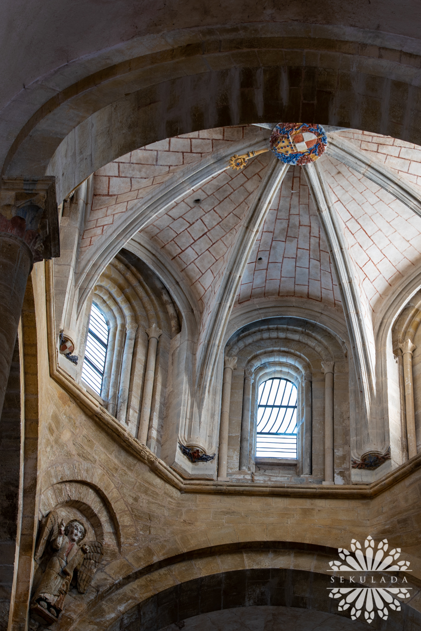 Latarnia w kościele św. Fides; opactwo w Conques, Francja.