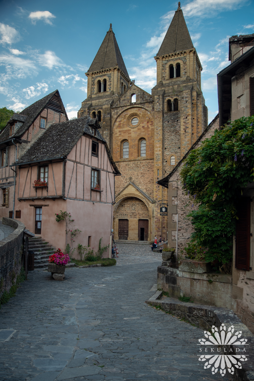 Kościół św. Fides w opactwie w Conques (fr. Abbatiale Sainte-Foy de Conques, oks. Abadiá de Santa Fe de Concas); Oksytania, Francja.