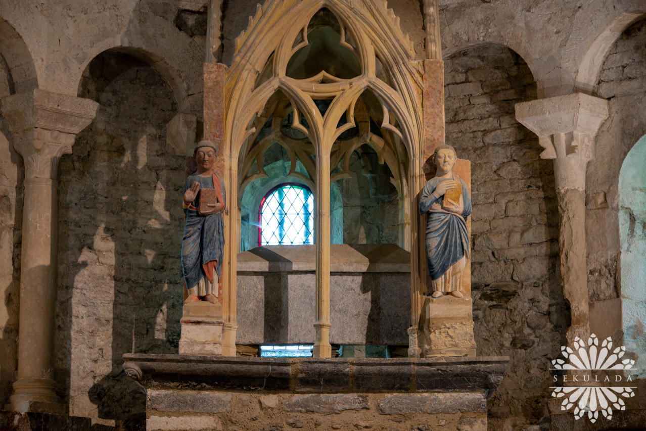 Cyborium; bazylika Saint-Just w Valcabrère (fr. La basilique Saint-Just de Valcabrère); Oksytania, Francja.