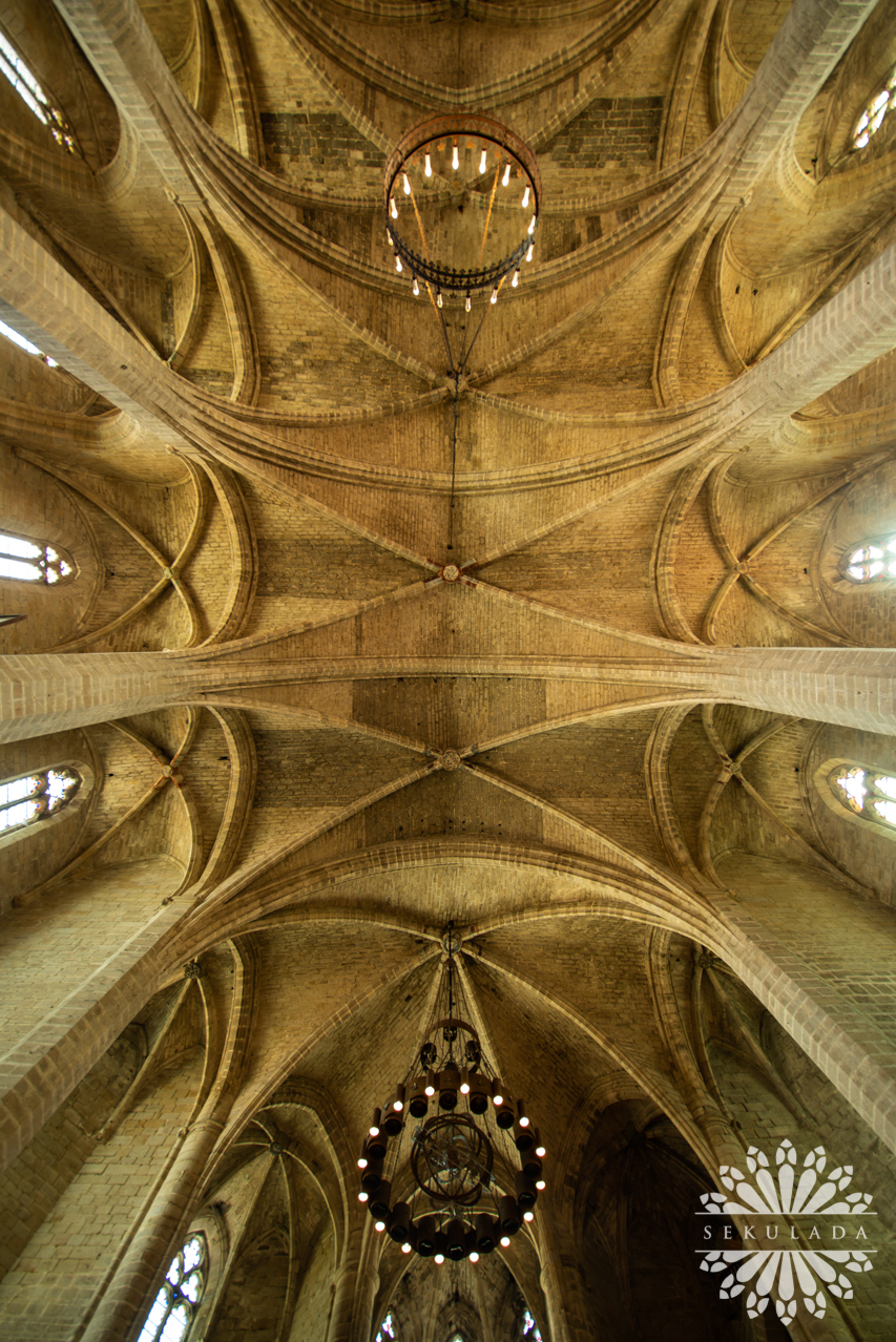 Sklepienia kościoła św. Roberta w opactwie La Chaise-Dieu (fr. Abbaye de la Chaise-Dieu); Owernia-Rodan-Alpy, Francja.