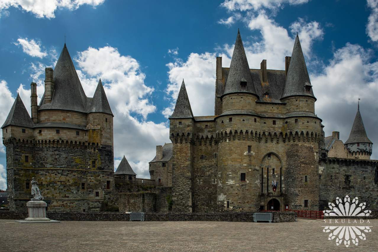 Zamek w Vitré (fr. Château de Vitré); Bretania, Francja.