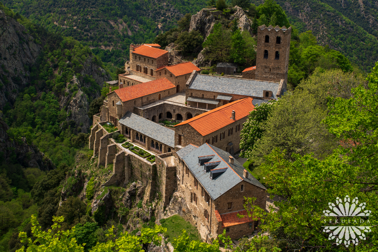 Opactwo Saint-Martin-du-Canigou (fr. Abbaye Saint-Martin-du-Canigou); Oksytania, Francja.